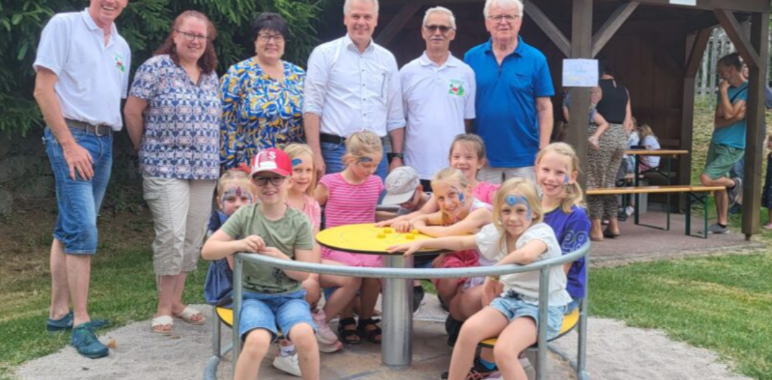 Neue Spielgeräte Spielplatz