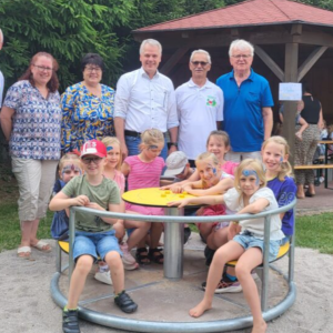 Neue Spielgeräte Spielplatz